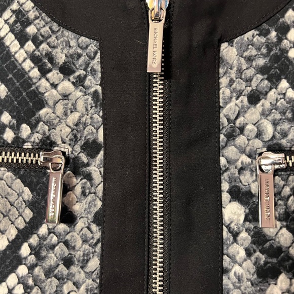 Michael Kors jacket. Very classy in black print with silver zippers size10P - Picture 3 of 5